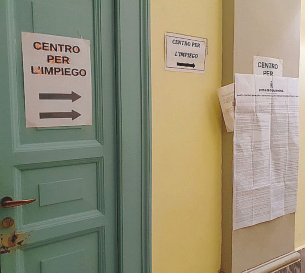 In Abruzzo a gestire le domande dei 250 mila aventi diritto ci si sono solo 169 impiegati In Abruzzo a gestire le domande dei 250 mila aventi diritto ci si sono solo 169 impiegati