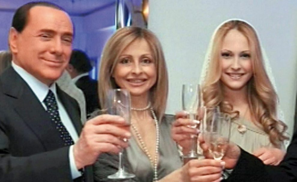 Rispunta Noemi Letizia: un docureality napoletano per raccontare quel passato iniziato con B. a Casoria Rispunta Noemi Letizia: un docureality napoletano per raccontare quel passato iniziato con B. a Casoria