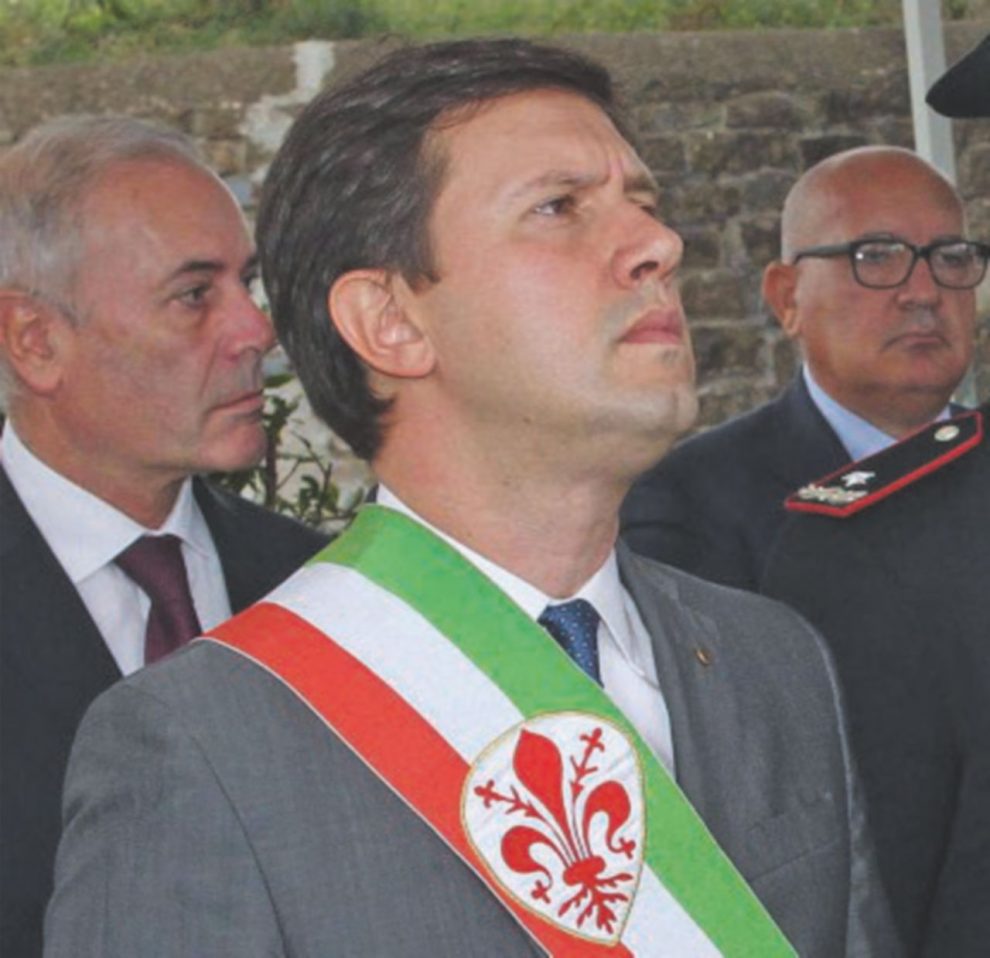 Il vecchio Pegaso contro il Giglio, guerra sui cappelli dei vigili urbani