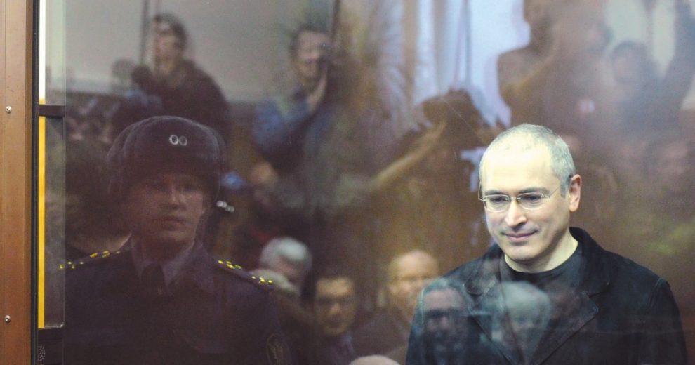 “Chiunque tocchi Putin si brucia. Come Salvini”: al Lido parla il “Citizen K” “Chiunque tocchi Putin si brucia. Come Salvini”: al Lido parla il “Citizen K”