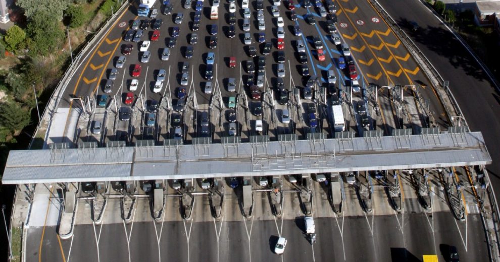 Autostrade vuole trattare. E si fa bella con i rimborsi Autostrade vuole trattare. E si fa bella con i rimborsi