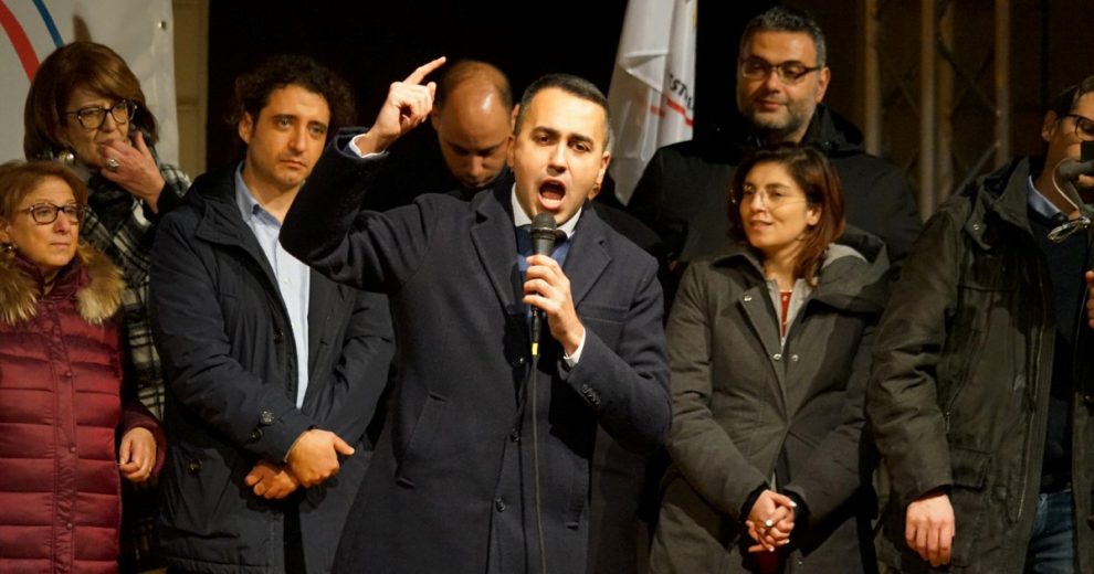 “Da solo il capo non ce la può fare”: Di Maio ammette la nuova fase “Da solo il capo non ce la può fare”: Di Maio ammette la nuova fase