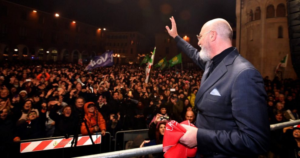 Le Sardine salgono sul palco: “Pensiamo a Sud e Ius soli” Le Sardine salgono sul palco: “Pensiamo a Sud e Ius soli”