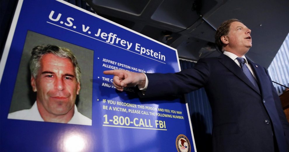 Ghislaine da complice a vittima ora vuole la fortuna di Epstein Ghislaine da complice a vittima ora vuole la fortuna di Epstein