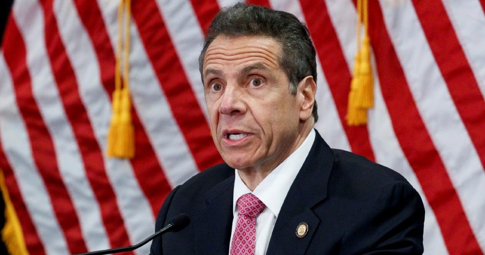 Il governatore Cuomo: “Vietare alla polizia la presa al collo” Il governatore Cuomo: “Vietare alla polizia la presa al collo”