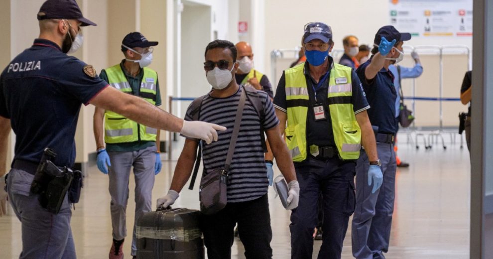 Il virus rientra dal Bangladesh Intercettati 77 casi a Fiumicino Il virus rientra dal Bangladesh Intercettati 77 casi a Fiumicino