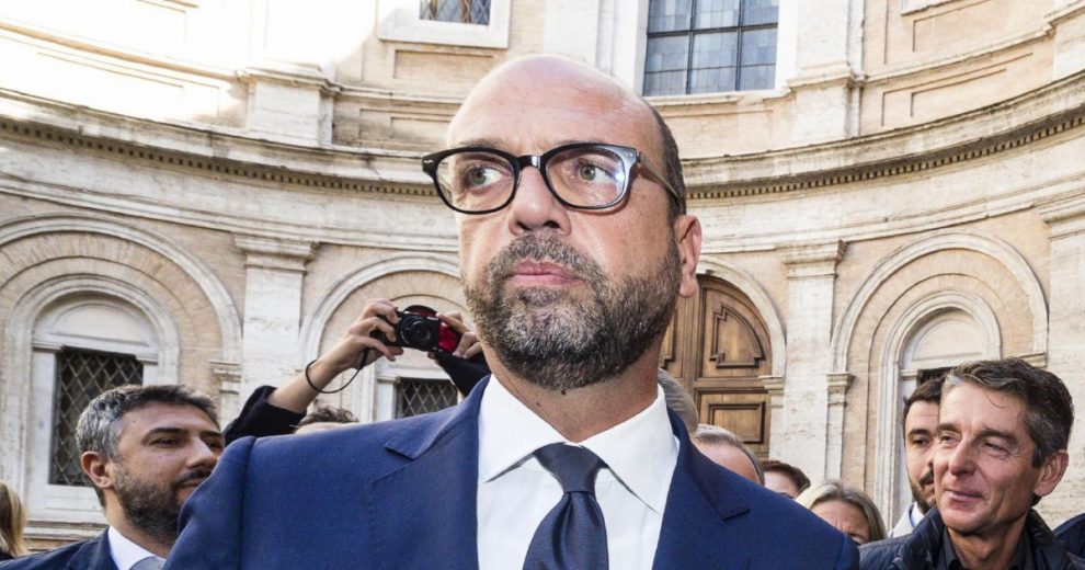 Alfano arruolato al meeting di Cl per difendere la sanità privata Alfano arruolato al meeting di Cl per difendere la sanità privata