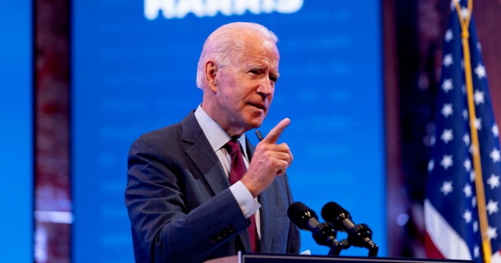 Presidenziali: Trump sfida Biden in tivù per rimontare Presidenziali: Trump sfida Biden in tivù per rimontare