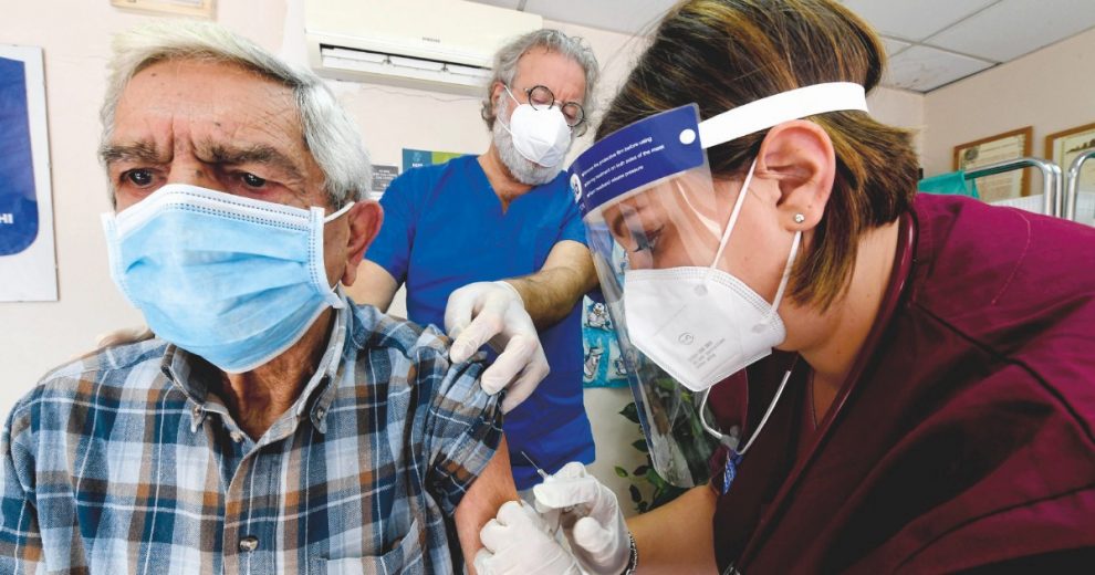 L’ultima di Gallera e Fontana: vaccini pagati il quintuplo L’ultima di Gallera e Fontana: vaccini pagati il quintuplo