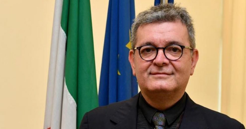 Spirlì presidente per caso già devoto al cane Dudù Spirlì presidente per caso già devoto al cane Dudù