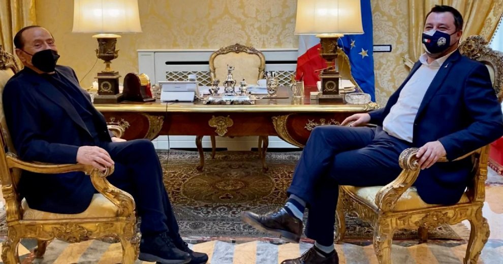 Balotelli, Dudù e “signora Meloni”. Il vertice a due tra Silvio e Salvini Balotelli, Dudù e “signora Meloni”. Il vertice a due tra Silvio e Salvini