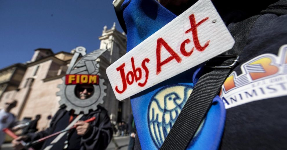 Jobs Act&Fornero: bel lavoro I giudici picconano le riforme Jobs Act&Fornero: bel lavoro I giudici picconano le riforme