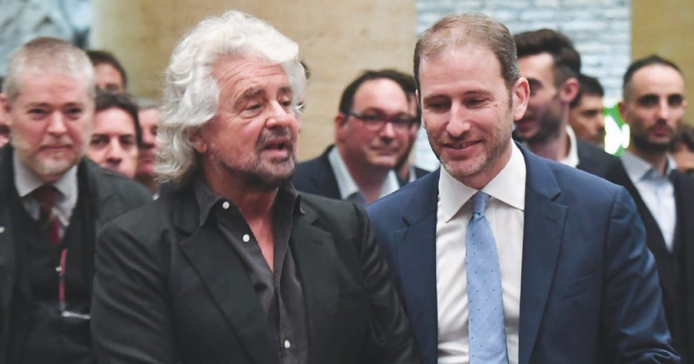 Beppe cerca la tregua con Casaleggio. Verso la nuova associazione Beppe cerca la tregua con Casaleggio. Verso la nuova associazione