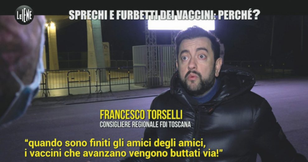 Vaccini a Firenze: “Le dosi avanzate le danno agli amici o le buttano via” Vaccini a Firenze: “Le dosi avanzate le danno agli amici o le buttano via”