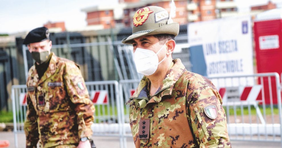 Vaccini e gaffe: la guerra lampo del gen. Figliuolo Vaccini e gaffe: la guerra lampo del gen. Figliuolo
