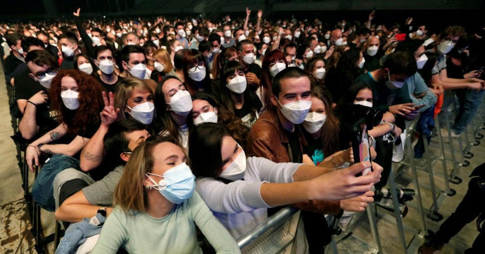 Barcellona, il test concerto è ok: 5 mila spettatori e zero contagi Barcellona, il test concerto è ok: 5 mila spettatori e zero contagi