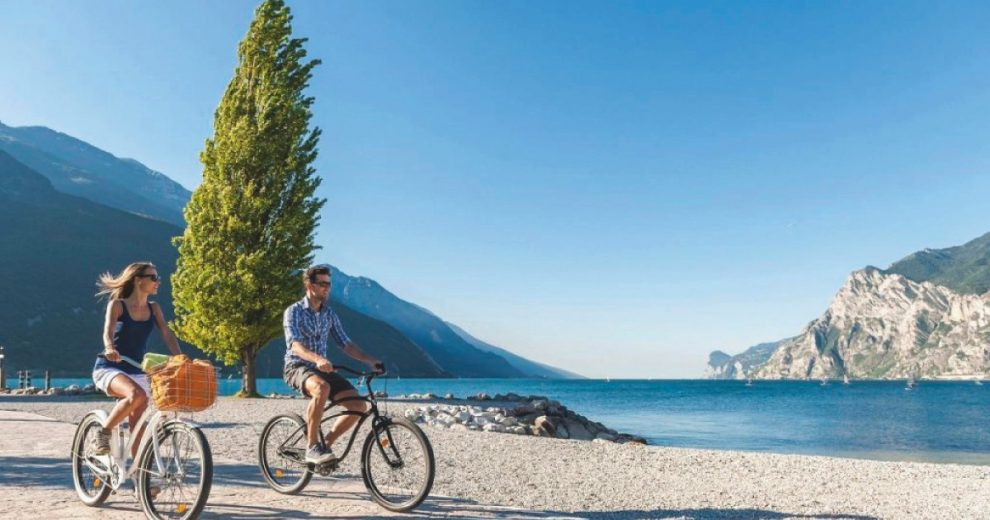 Il traffico di acque sporche sulla pelle del Lago di Garda Il traffico di acque sporche sulla pelle del Lago di Garda