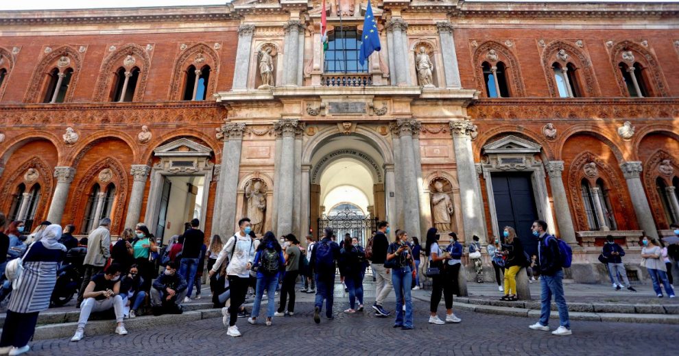 Concorsi pilotati in università: 33 indagati, anche il prof. Galli Concorsi pilotati in università: 33 indagati, anche il prof. Galli