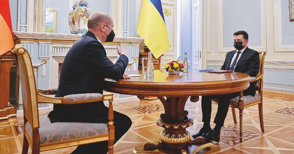 Mosca, primo round: Kiev non si fida più di Zelenski Mosca, primo round: Kiev non si fida più di Zelenski